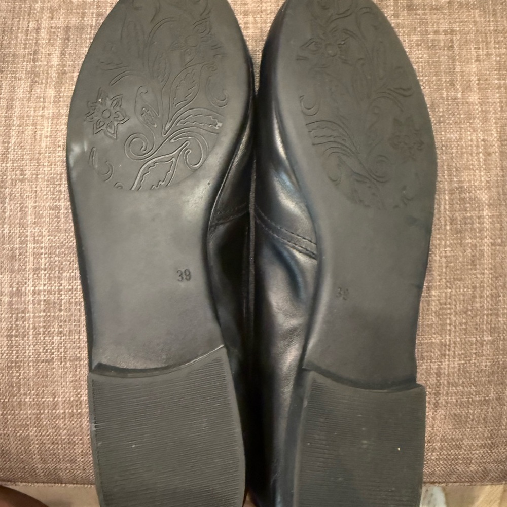 Clark’s Classic Black Ballet Flats - Picture 5 of 5